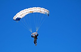 半岛体育全站-陈梦赛点兑现，圣安东尼奥马刺淘汰巴塞罗那晋级四强，主帅激动落泪